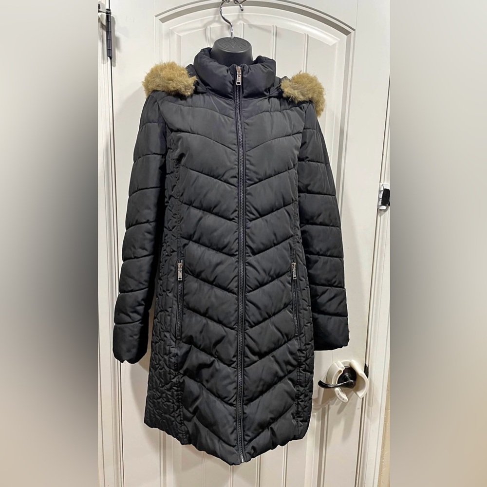 Tommy Hilfiger Women's Faux-Fur-Trim
Hooded Puffer Coat in black Size Medium